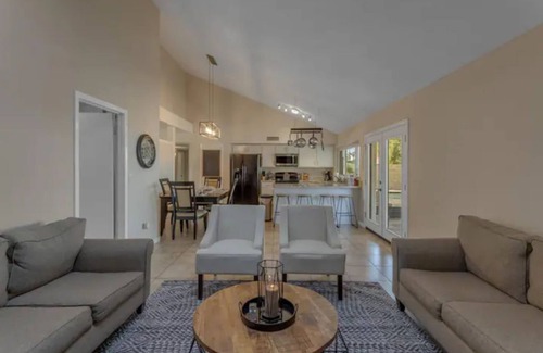 North Mountain House | Explore Vibrant City of Phoenix Oasis Living Space
