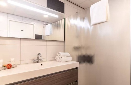 Zevenbergen Hotel | Explore Zevenbergen from Fletcher Hotel – Onsite Restaurant & Parking