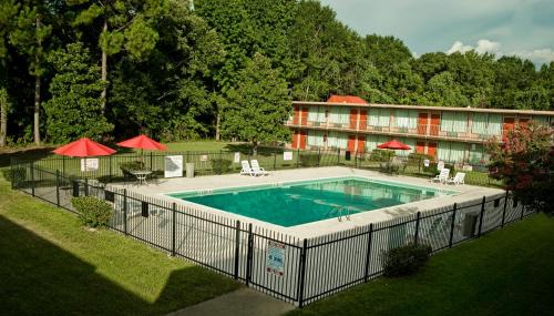 Palestine Hotel | Express Inn & Suites