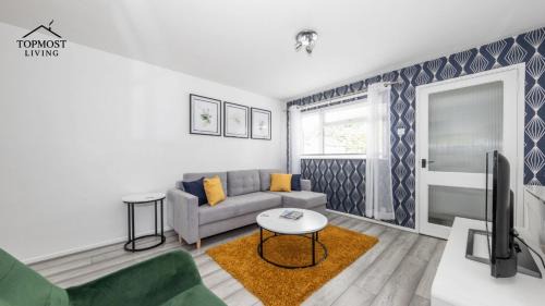 Luton Apartment | Exquisite 1 bedroom home with free parking