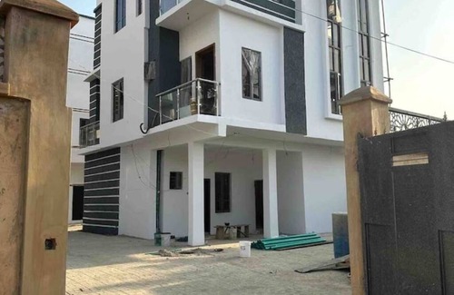 Ikeja Apartment | Exquisite 3Bed in GRA Ikejann