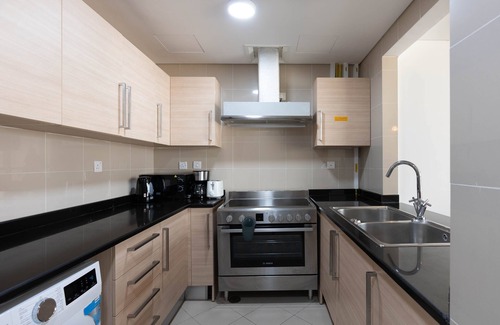Abu Dhabi Apartment | Exquisite Apartment RAK - 806