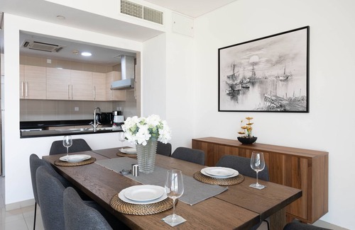 Abu Dhabi Apartment | Exquisite Apartment RAK - 806