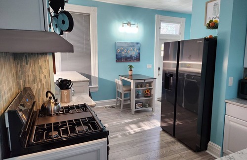 East Price Hill Apartment | Exquisite Apartment! Great Location! 3 MI From Downtown Cincy Complete Reno