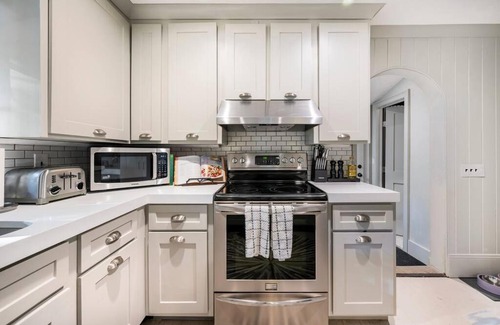Bedford House | Exquisite Bedford Lux Retreat.