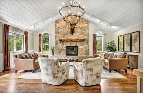 Ava House | Exquisite Cabin with Amazing Interior and Exterior in Sarahsville, Ohio