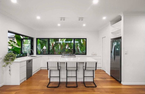 Scarborough House | "Exquisite Family Home & Pool" - Scarborough Q 4020