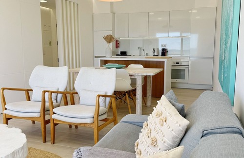 Cavacos Apartment | Exquisite Front Beach Apartment in Quarteira