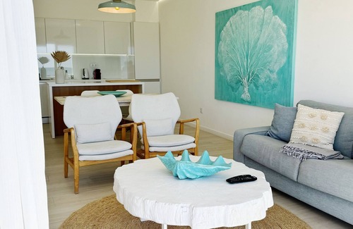 Cavacos Apartment | Exquisite Front Beach Apartment in Quarteira