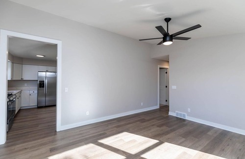Berwick House | Exquisite Fully Renovated Home in Des Moines - Your Dream Home Awaits! WELCOME !