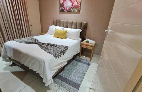 Bulawayo Apartment | Exquisite guesthouse in Hillside with pool - 2040