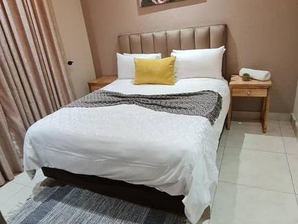 Bulawayo Apartment | Exquisite guesthouse in Hillside with pool - 2040