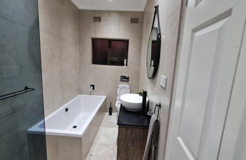 Bulawayo Apartment | Exquisite guesthouse in Hillside with pool - 2040