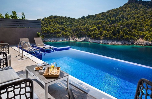 Frourion Villa | Exquisite Kefalonia Villa | Villa Arystar | 1 Bedroom | Seafornt | Spectacular.