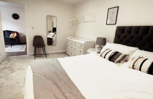 Cathays Apartment | Exquisite Long-Term Living in Cardiff's Heart