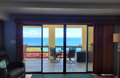 Estate Bakkero Apartment | EXQUISITE Oceanview Studio Villa, Luxury Infinity Pool above Morningstar Beach