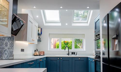 Hereford House | Exquisite Renovation in Central Location with Garden and Parking