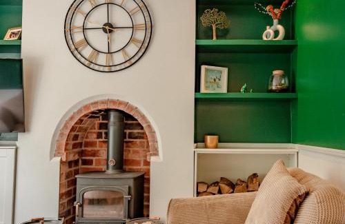 Hereford House | Exquisite Renovation in Central Location with Garden and Parking