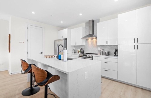 North Charlotte Apartment | Exquisite Room near Charlotte Spectrum Center