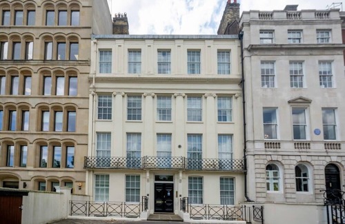 Holborn Apartment | Exquisite, Spacious Apartment with Private Lift