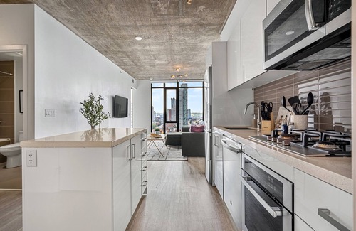 Beltline Apartment | Exquisite Style | POOL, VIEWS & PRKG | Sleeps 4