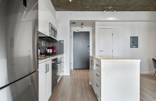 Beltline Apartment | Exquisite Style | POOL, VIEWS & PRKG | Sleeps 4