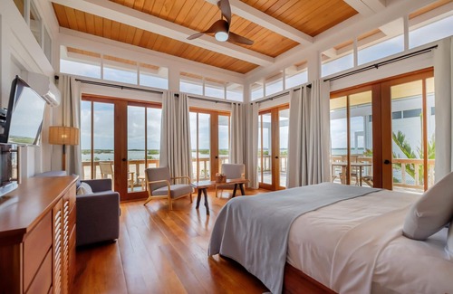 San Pedro Hotel | Exquisite Villa Retreat w/Swimming Pool Near Marine Reserves for Whole Family!
