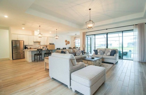 Braden River House | Exquisite waterfront 3BR pool home in Lorraine Lakes - Grand Getaway