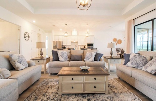 Braden River House | Exquisite waterfront 3BR pool home in Lorraine Lakes - Grand Getaway
