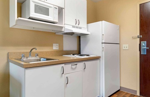 Farmington Hills Hotel | Extended Stay America Select Suites Detroit Farmington Hills