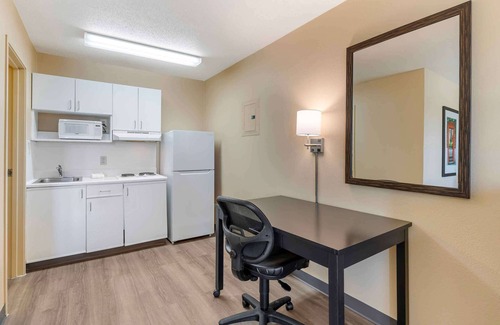 Maryland Heights Hotel | Extended Stay America Select Suites - St. Louis - Westport - E Lackland Rd