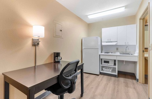 Maryland Heights Hotel | Extended Stay America Select Suites - St. Louis - Westport - E Lackland Rd