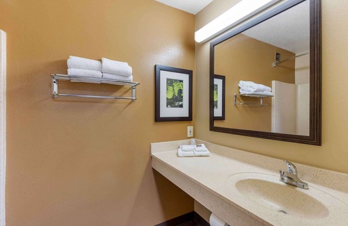 Maryland Heights Hotel | Extended Stay America Select Suites - St. Louis - Westport - E Lackland Rd