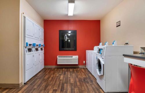 Roseville Hotel | Extended Stay America Select Suites - Detroit - Roseville