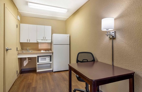 Greenbrier East Hotel | Extended Stay America Suites Chesapeake Crossways Blvd