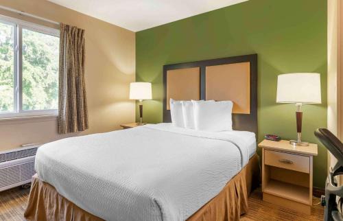 Central Newport News Hotel | Extended Stay America Select Suites - Newport News - I-64 - Jefferson Avenue