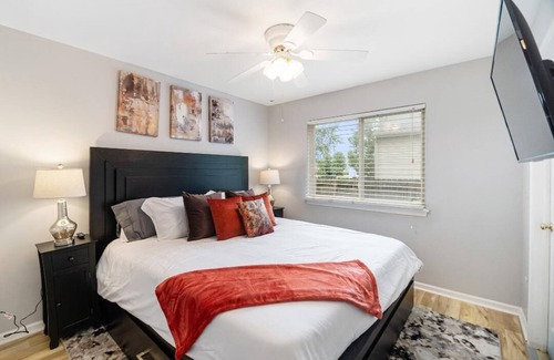Bolingbrook House | Extended Stay Bolingbrook FHS Rental