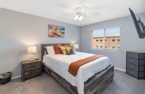 Bolingbrook House | Extended Stay Bolingbrook FHS Rental