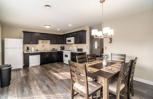 Orland Park House | Extended Stay Orland Park FHS Rental -Huntington Ct