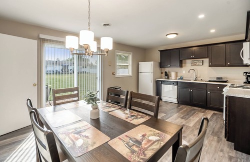 Orland Park House | Extended Stay Orland Park FHS Rental -Huntington Ct