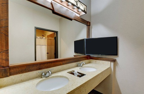 Johnston Hotel | Extended Stay Premier Suite Cottage, Stoney Creek Des Moines, Free Breakfast
