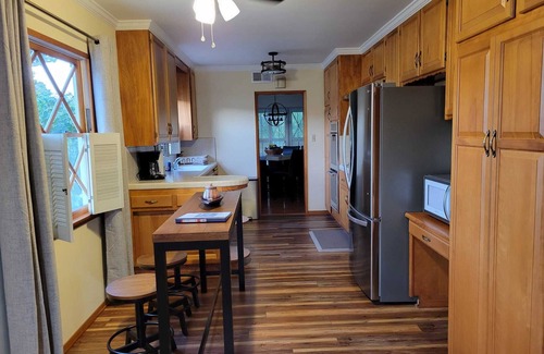 Wrigley House | Extremely Chill 3 Bedroom Home