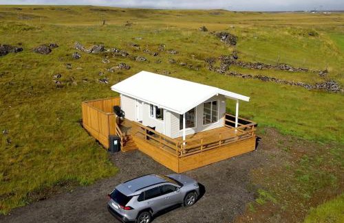 Selfoss House | EYVÍK Cottages - Private HOT TUB!
