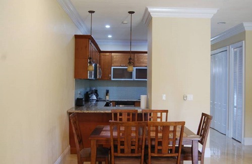 Lucaya House | EZ VILLE @ TAINO BEACH