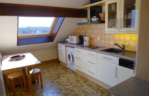 Sevrier Apartment | F2 Duplex with Lake View Terrace, Parking and WiFi – Annecy