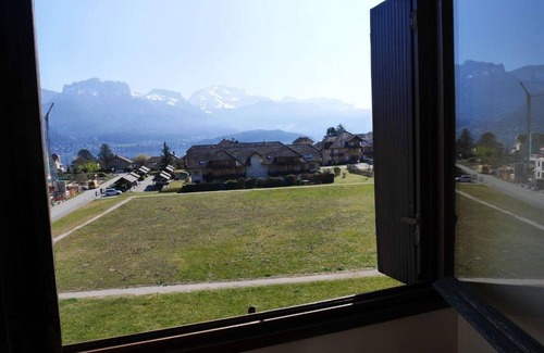 Sevrier Apartment | F2 Duplex with Lake View Terrace, Parking and WiFi – Annecy