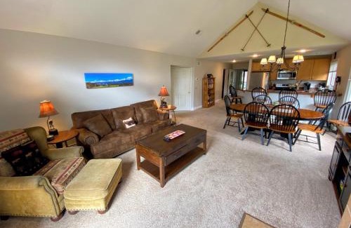Bretton Woods Villa | F5 Renovated home on golf course in Bretton Woods AC