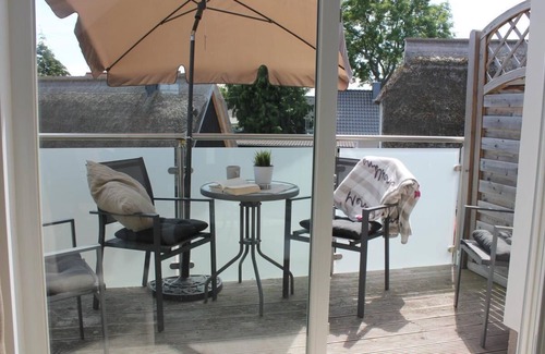 Born auf dem Darss Apartment | F86 - balcony, close to the Bodden, Baltic Sea 6 km away, WLAN, bicycle shed