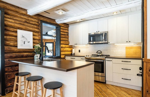 Mont-Tremblant Ski Chalet | FAMiLiA - Lakefront spa/nature/near Mont Tremblant