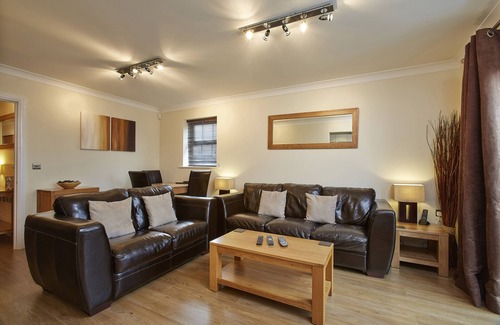 Greenham Apartment | Fab 2 Bed 2 Bath apt w/parking Jago Court Newbury